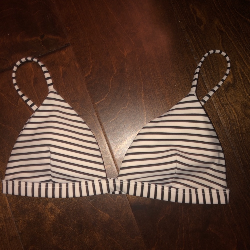 super cute hollister bikini top!